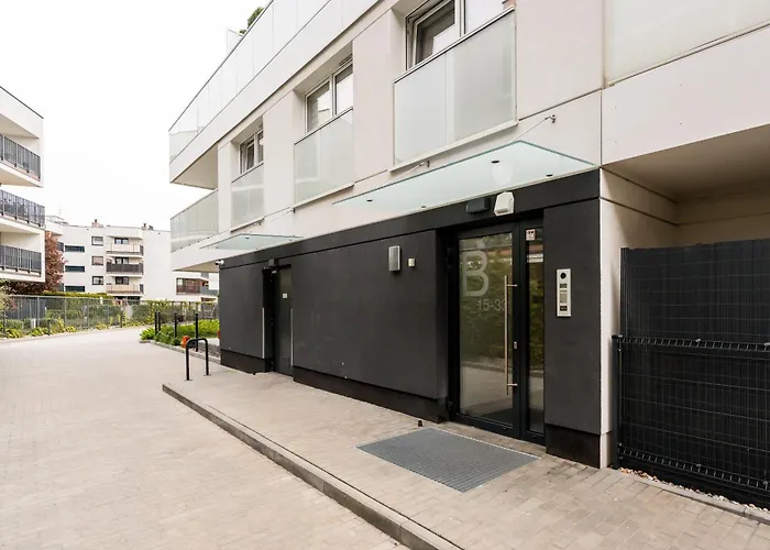 Jacuzzi Haven In Warsaw - Private Terrace & Parking