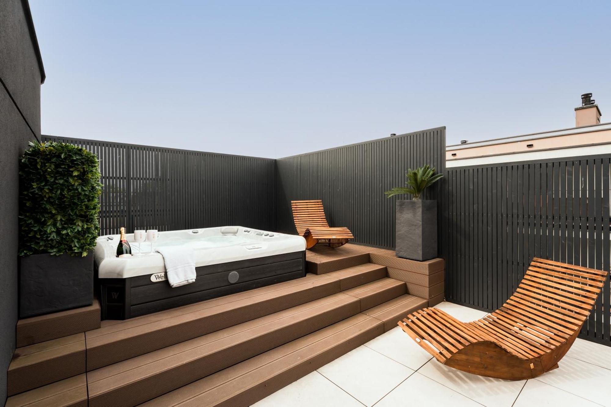 Jacuzzi Haven In - Private Terrace & Parking Varsavia